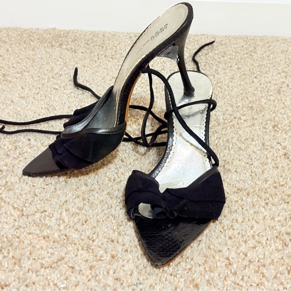 Black Heels with Fluffy Pom-Pom Decoration and Pointed Toe - Picture 7 of 8